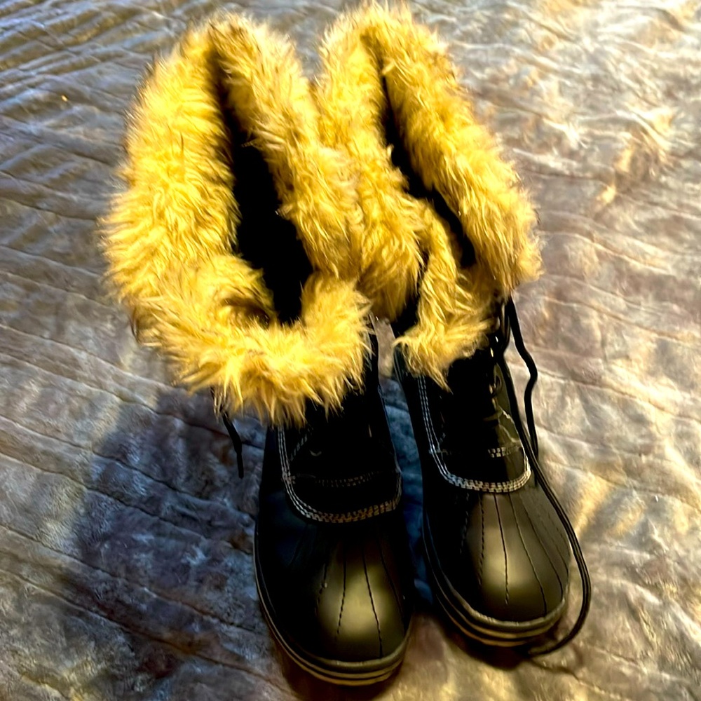 Merona by Target winter boots duck boot inspired
